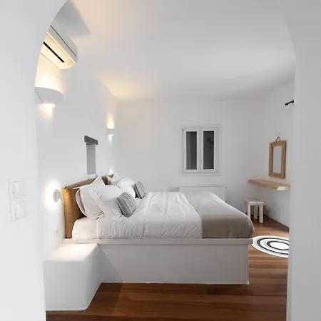 Mira Paros - Luxury