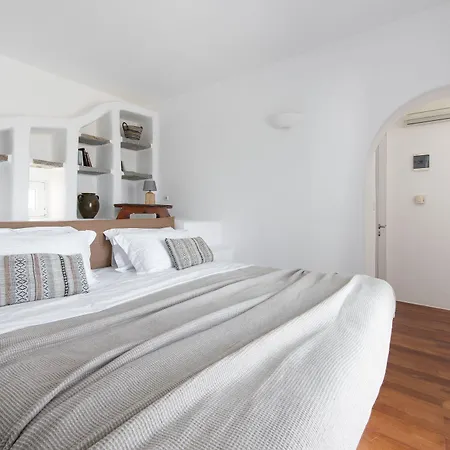 Villa Mira Paros - Luxury Parasporos